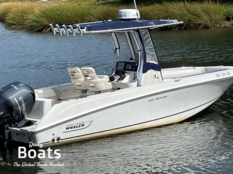 2011 Boston Whaler 220 Outrage for sale. View price, photos and Buy