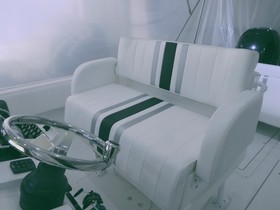 2010 Intrepid 323 Cc zu verkaufen