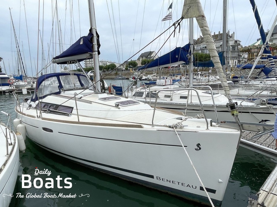 2011 Bénéteau Oceanis 31 Lifting Keel for sale. View price, photos and