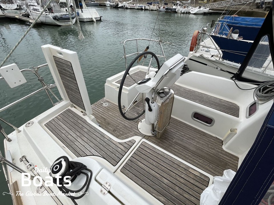 2011 Bénéteau Oceanis 31 Lifting Keel for sale. View price, photos and
