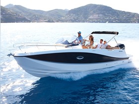 Quicksilver Activ 755 Sundeck
