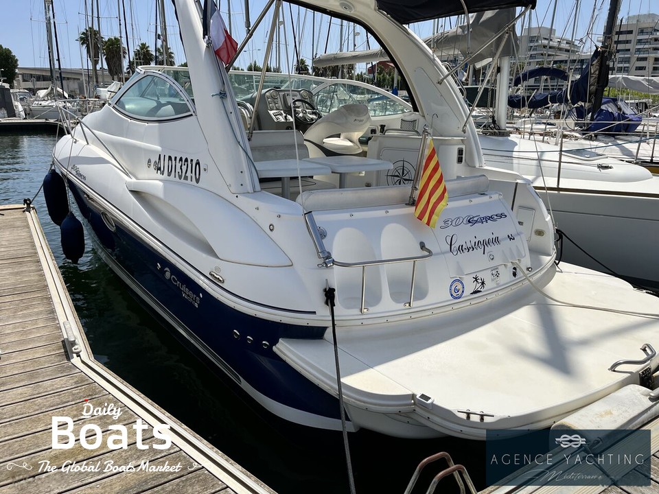 2006 Cruisers Yachts 300 Express for sale. View price, photos and Buy