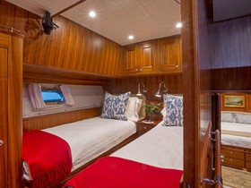 2022 Hunt Yachts 76 Ocean Flybridge