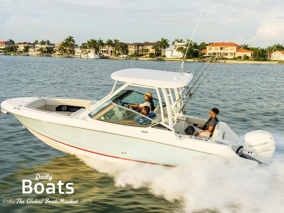 2023 Boston Whaler 240 Vantage