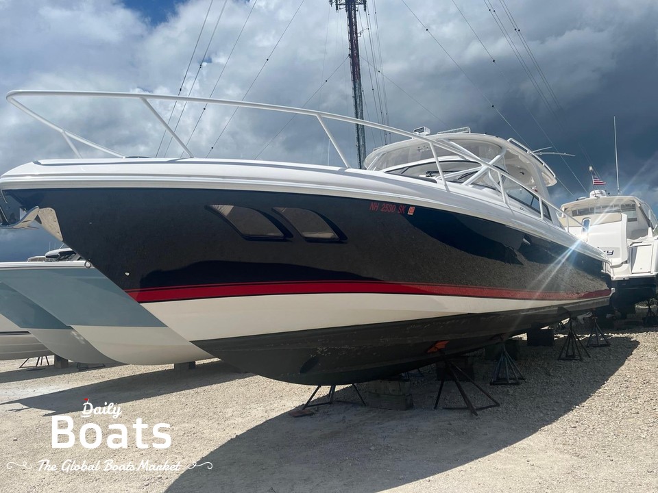 2018 Intrepid 43 Sport Yacht