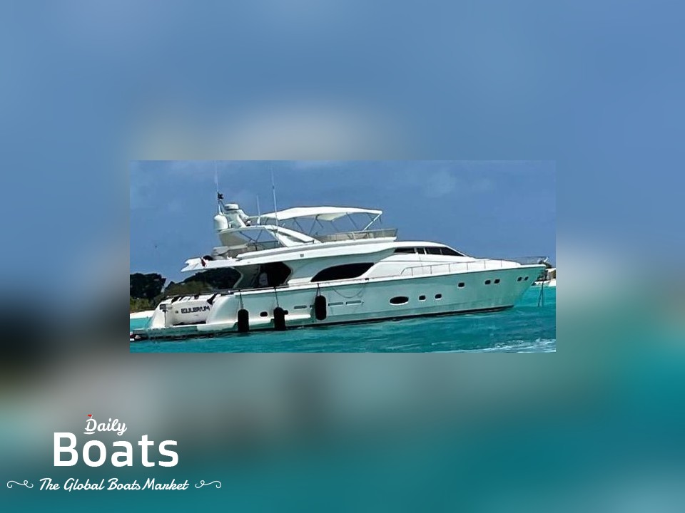 2003 Ferretti Yachts 810