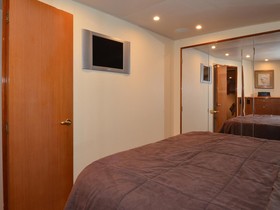 2004 Viking 65