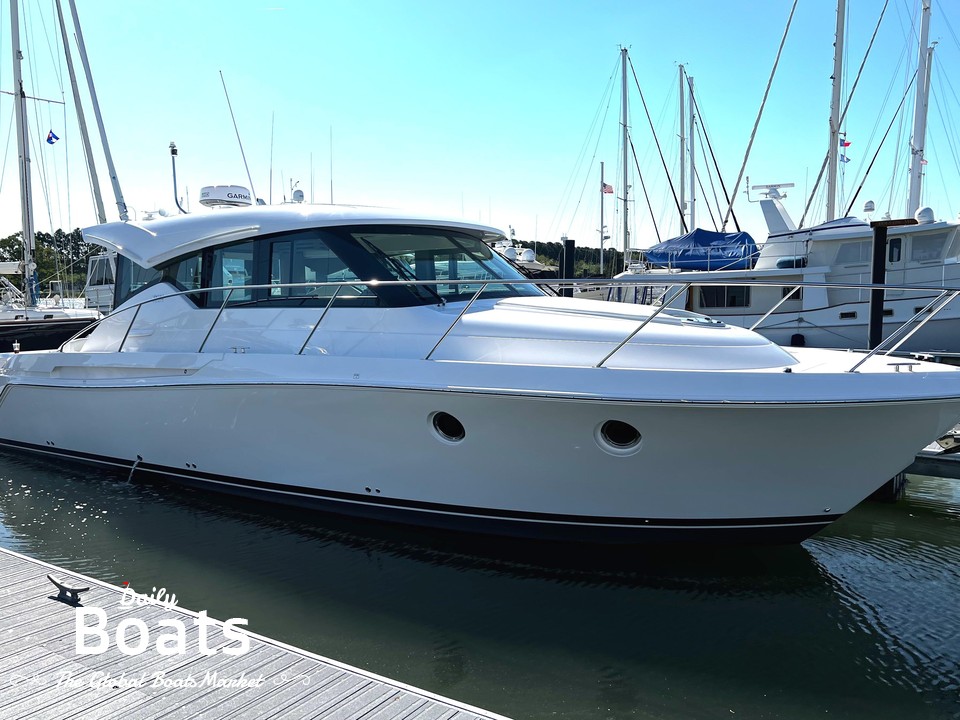 2022 Tiara Yachts C39 Coupe