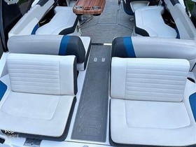 Vegyél 2017 Regal Boats 2300
