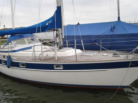 Hallberg Rassy 352