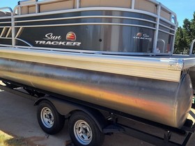 2022 Sun Tracker 20 Party Barge