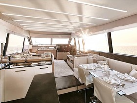 2017 Prestige Yachts 680