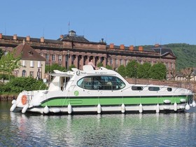 Nicols Yacht Sixto Green