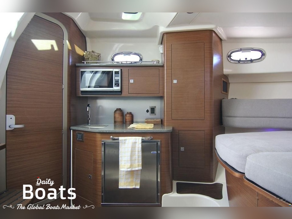 Boston Whaler 345 Conquest Pilothouse for sale. View price, photos and Buy Boston Whaler 345