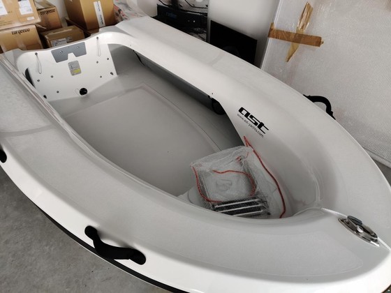 Unpowered dinghy boats