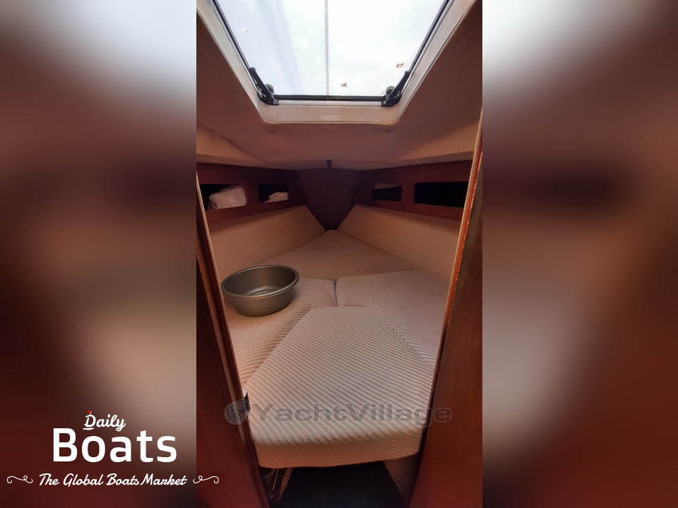 1987 Moody 28 Twin Keel for sale. View price, photos and Buy 1987 Moody