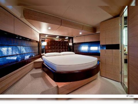 2009 Azimut 70