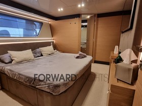 2017 Custom Line Navetta 28