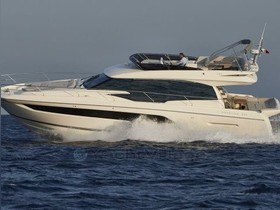 Prestige Yachts 620 S