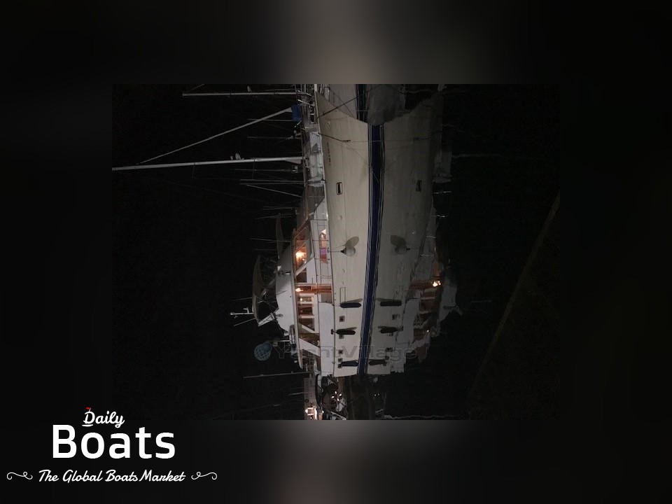 2009 Hatteras 53Fly