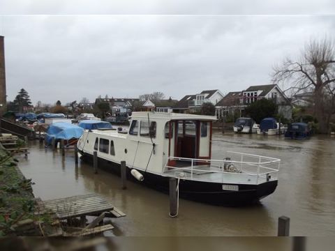 River Barge Liveaboard / Cruising Barge