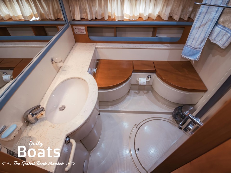 1991 Ferretti Yachts Altura for sale. View price, photos and Buy 1991