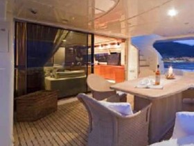 2006 Ferretti Yachts 830