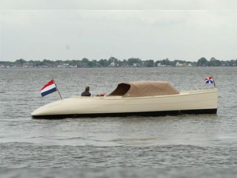 Notarisboot Raven 820