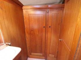 1980 Aphrodite 34