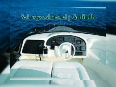 2001 Larson 33 Cabrio