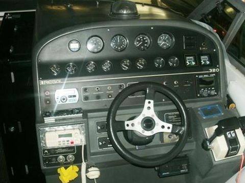 Kupić 1989 Regal 320 Commodore