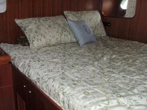 2008 Horizon Yachts E62