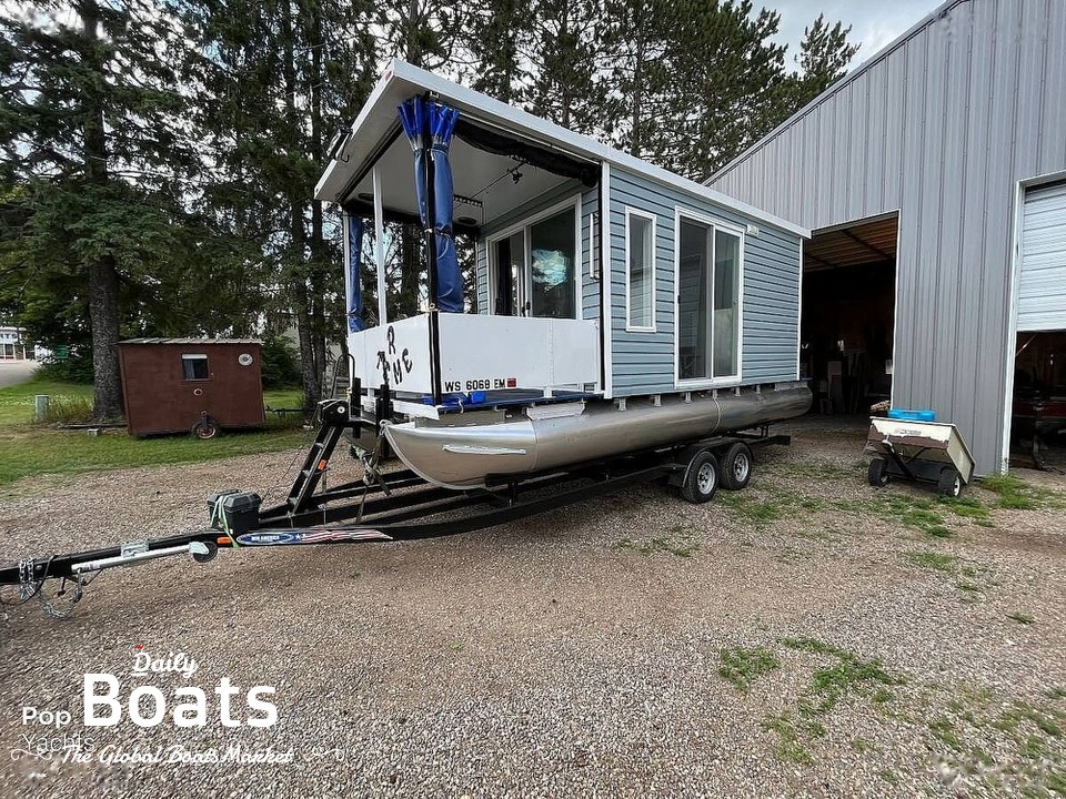 1998 Godfrey Marine Pontoon Custom Houseboat for sale. View price