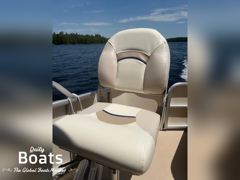 2005 Godfrey Marine Aqua Patio 240Df for sale. View price, photos and