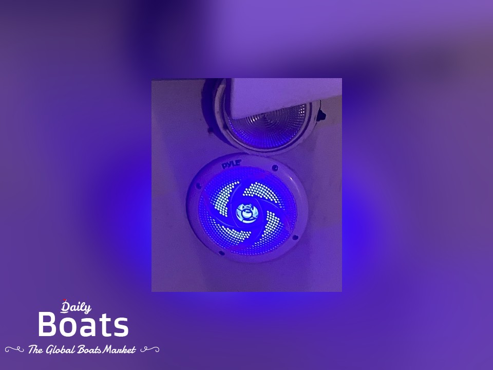 1988 Sea Ray Weekender 300 for sale. View price, photos and Buy 1988