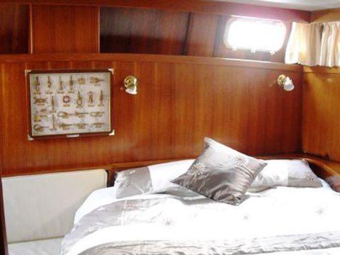 1982 Trader 41+2