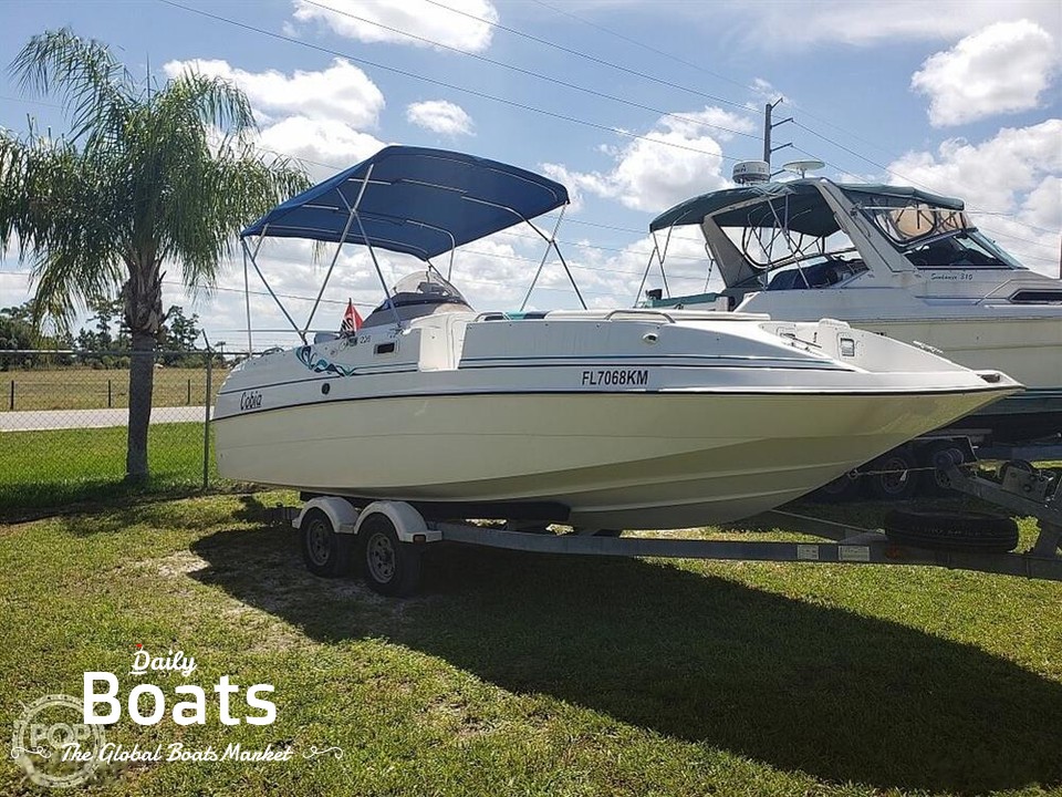 Cobia Boats 225 Deck Boat à vendre. Voir le prix, les photos et Acheter