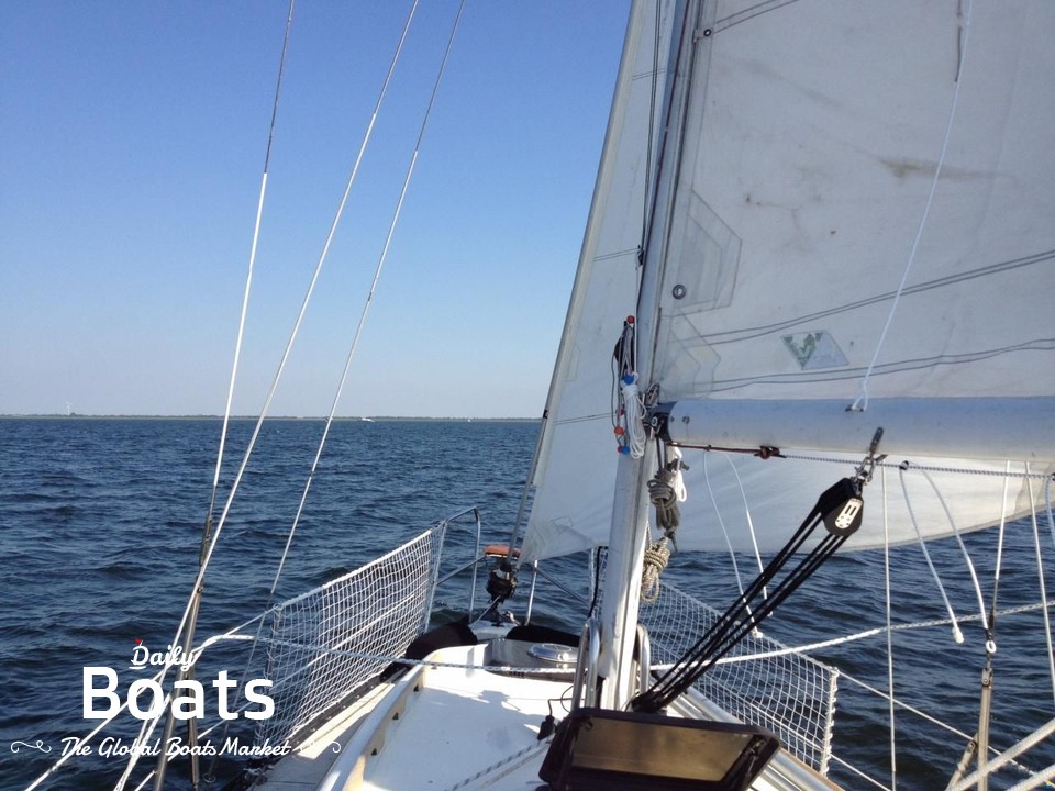 1980 Hunter 27 Segelyacht for sale. View price, photos and Buy 1980