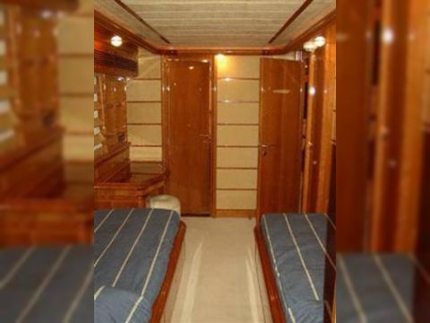 1999 Custom Line 94