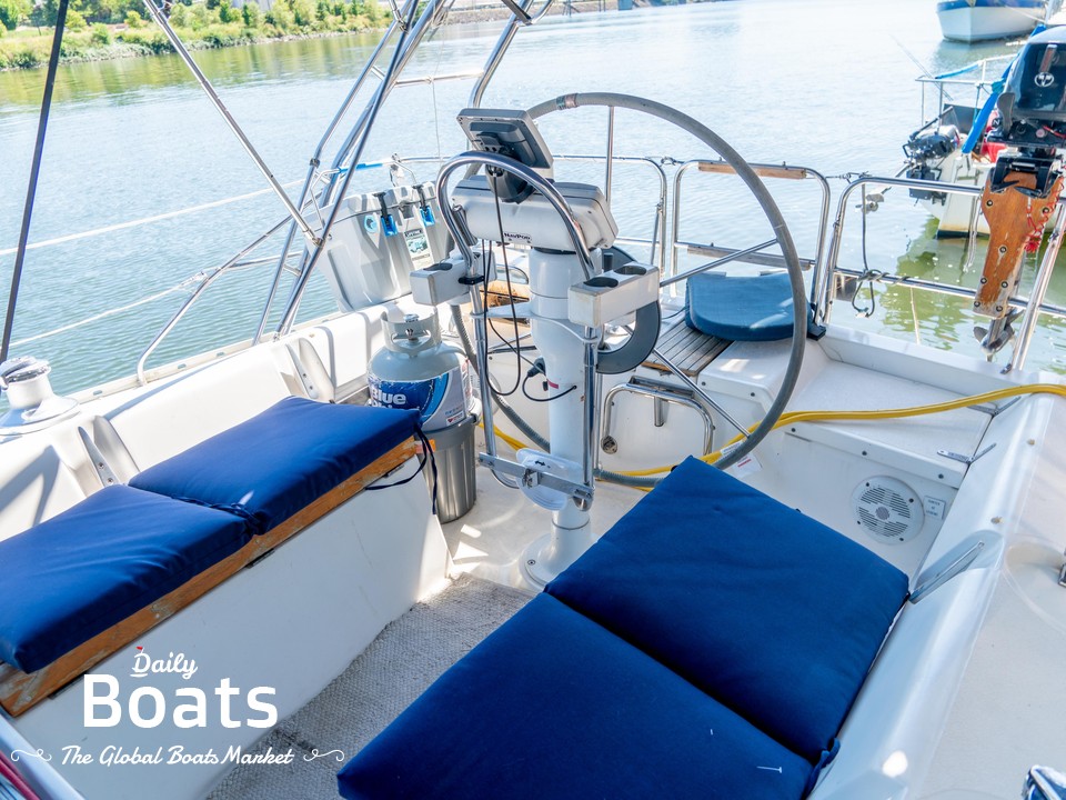 1987 Hunter Legend 40 Sailboat for sale. View price, photos and Buy