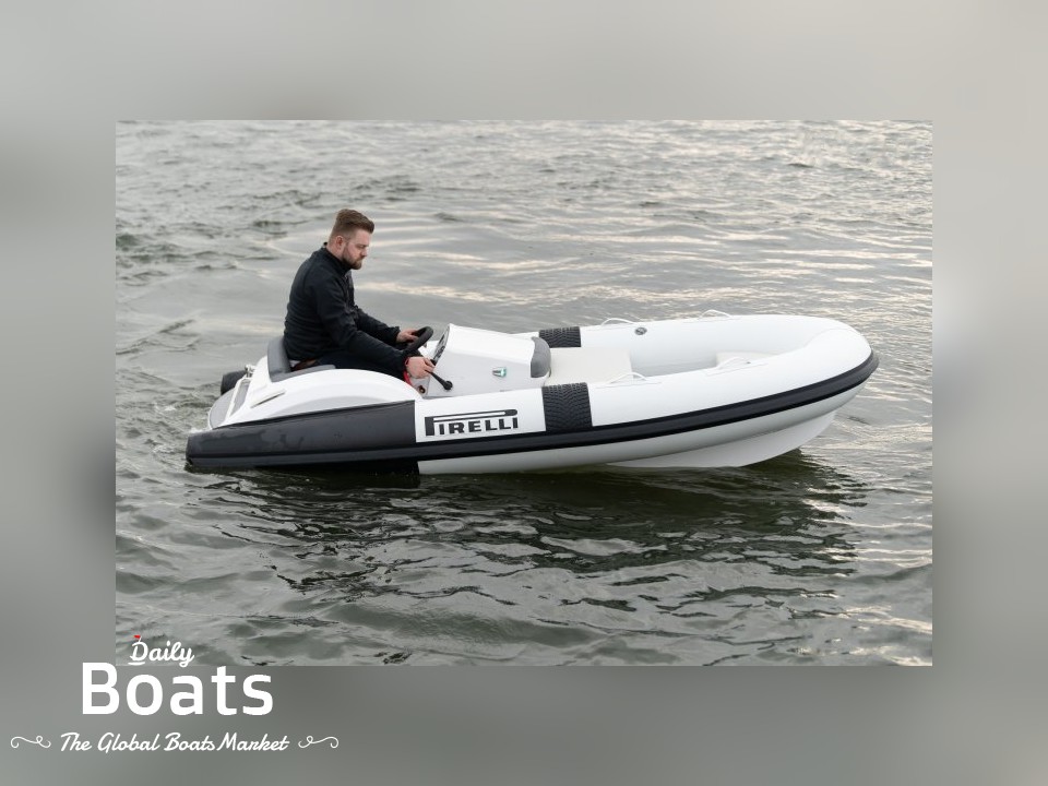 2021 PIRELLI Speedboats J33