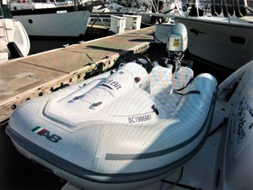 2005 Tiara Yachts Sovran 4000
