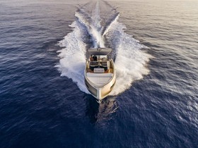 Invictus 320Gt