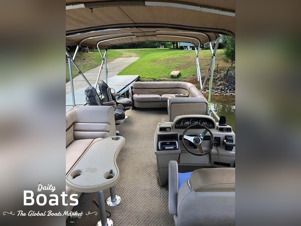 2004 Godfrey Pontoon Boats 25 Sanpan Bar à vendre. Voir le prix, les
