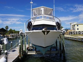 Hatteras Yachts 32
