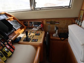 1994 Ferretti Yachts 225