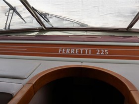 1994 Ferretti Yachts 225 zu verkaufen