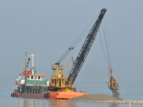 1982 Commercial Boats Self Propelled Crane Barge for sale