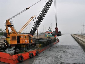 1982 Commercial Boats Self Propelled Crane Barge
