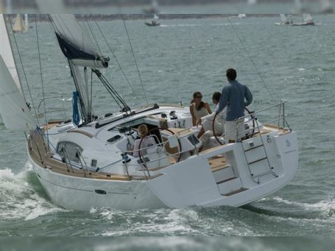 Wynająć 2011 Beneteau Oceanis 40